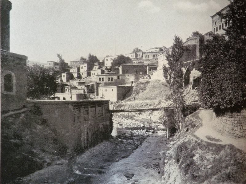 A scene from the town of Bitlis (Source: Victor Pietschmann, Durch kurdische Berge und armenische Städte, Wien, 1940)
