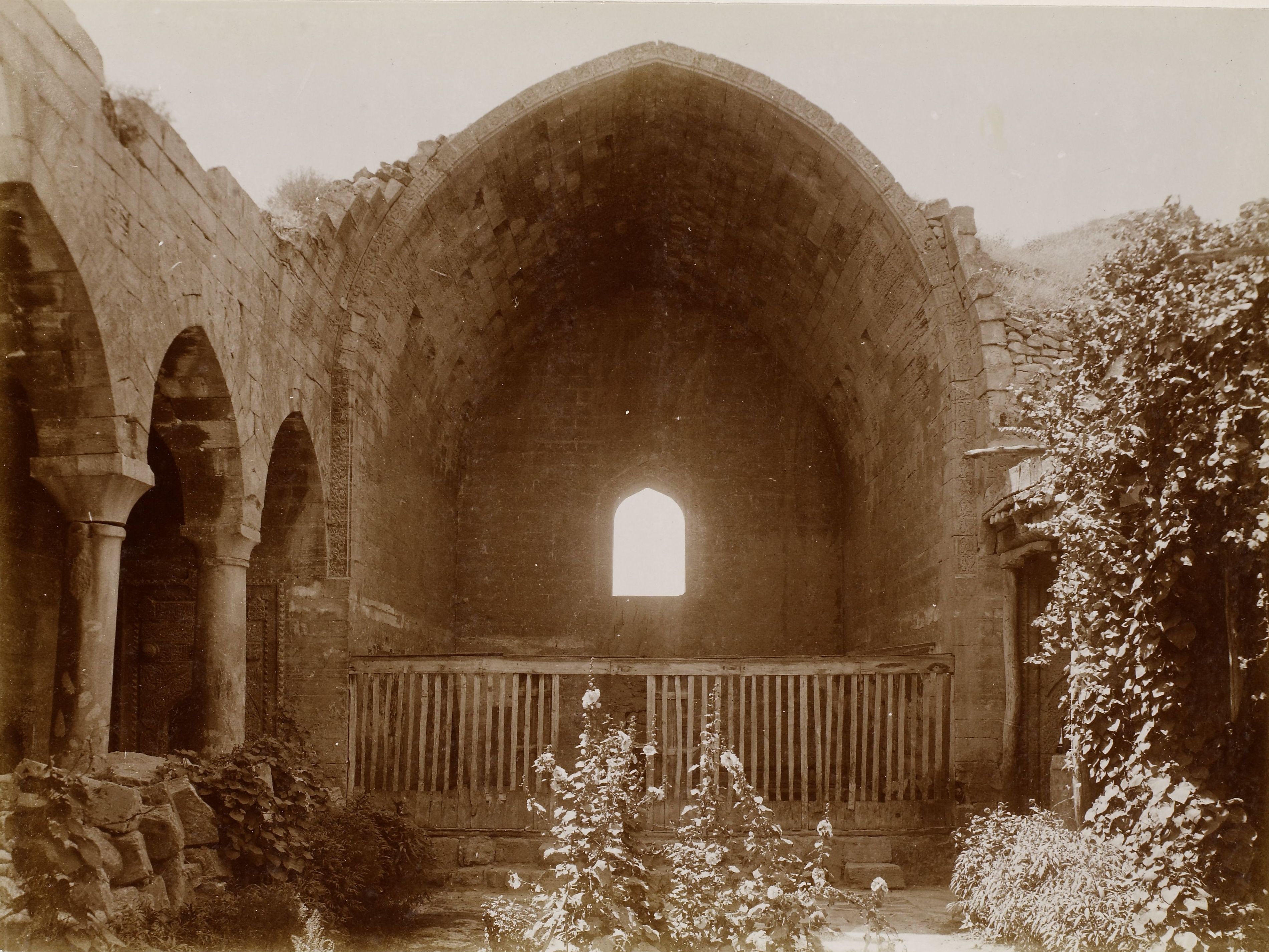 Hatuniye Medresesi İç Görünümü, Karaman / Garabed Solakian Fotoğrafı