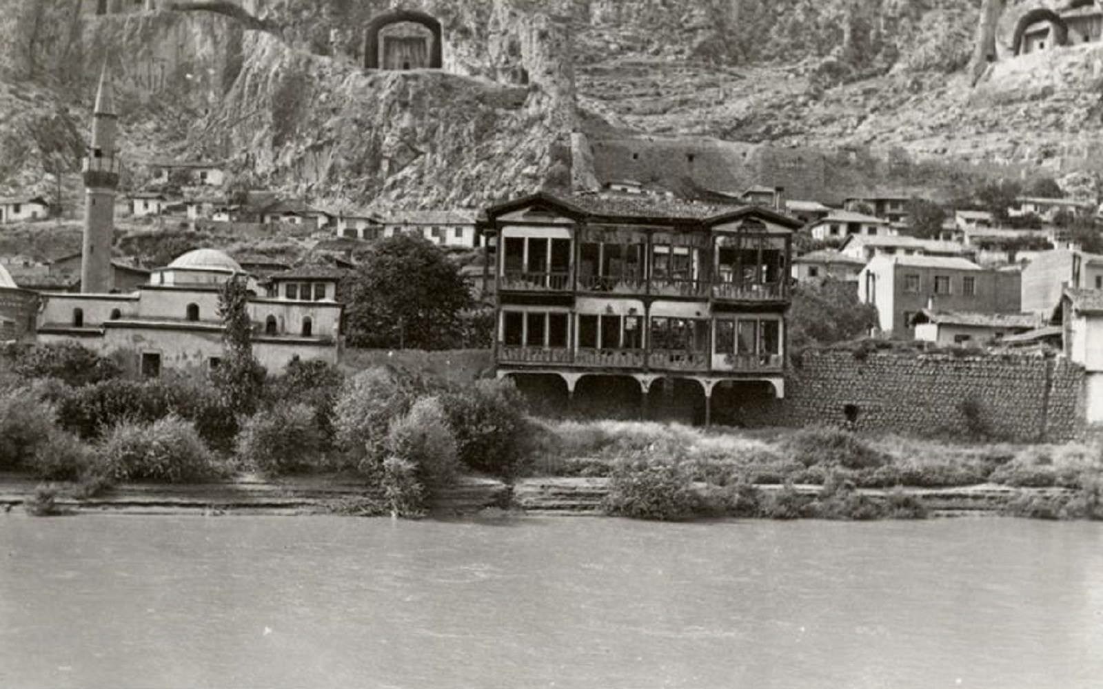 Hazeranlar Konağı ve Yeşilırmak, Amasya