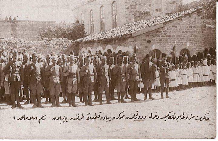 Kilis “Hükûmet-i meşrûa-i miliyenin Kilis'e duhûlü ve devr-i tesliminden sonra piyâde kıtaâtı tarafındanyapılan resm-i selâmlık”