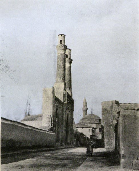 Sivas/Sepasdia: Gök medrese (Source: W.J. Childs, Across Asia Minor on Foot , Edinburgh/London, 1917)