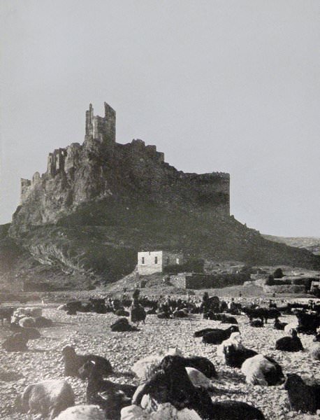 The fortress of Khoshab/Hoşab (Source: Noel Buxton, Harold Buxton, Travel and politics in Armenia , London, 1914)