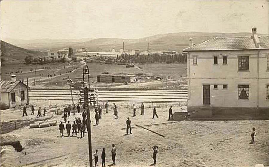 Uşak tren istasyonu.ve şeker fabrikası