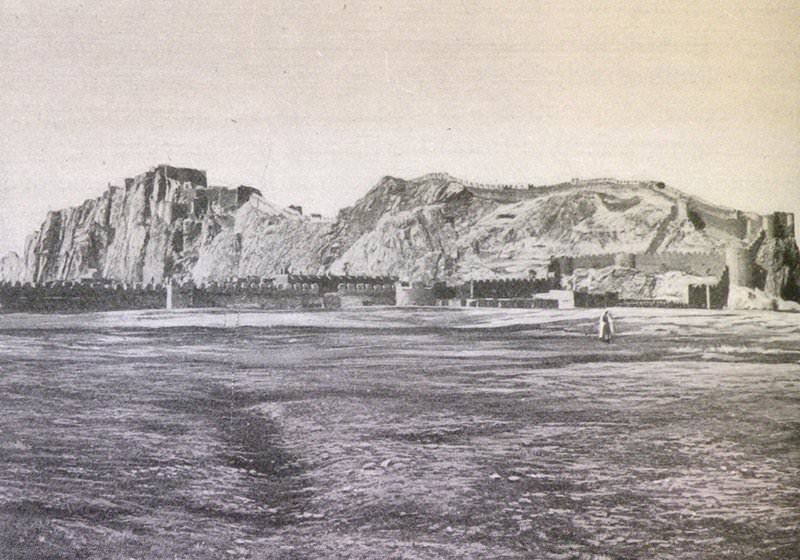 Van: the castle (Van Kalesi) and the fortified centre of the town (Source: H.F.B. Lynch, Armenia. Travels and Studies, Vol. II, London, 1901)