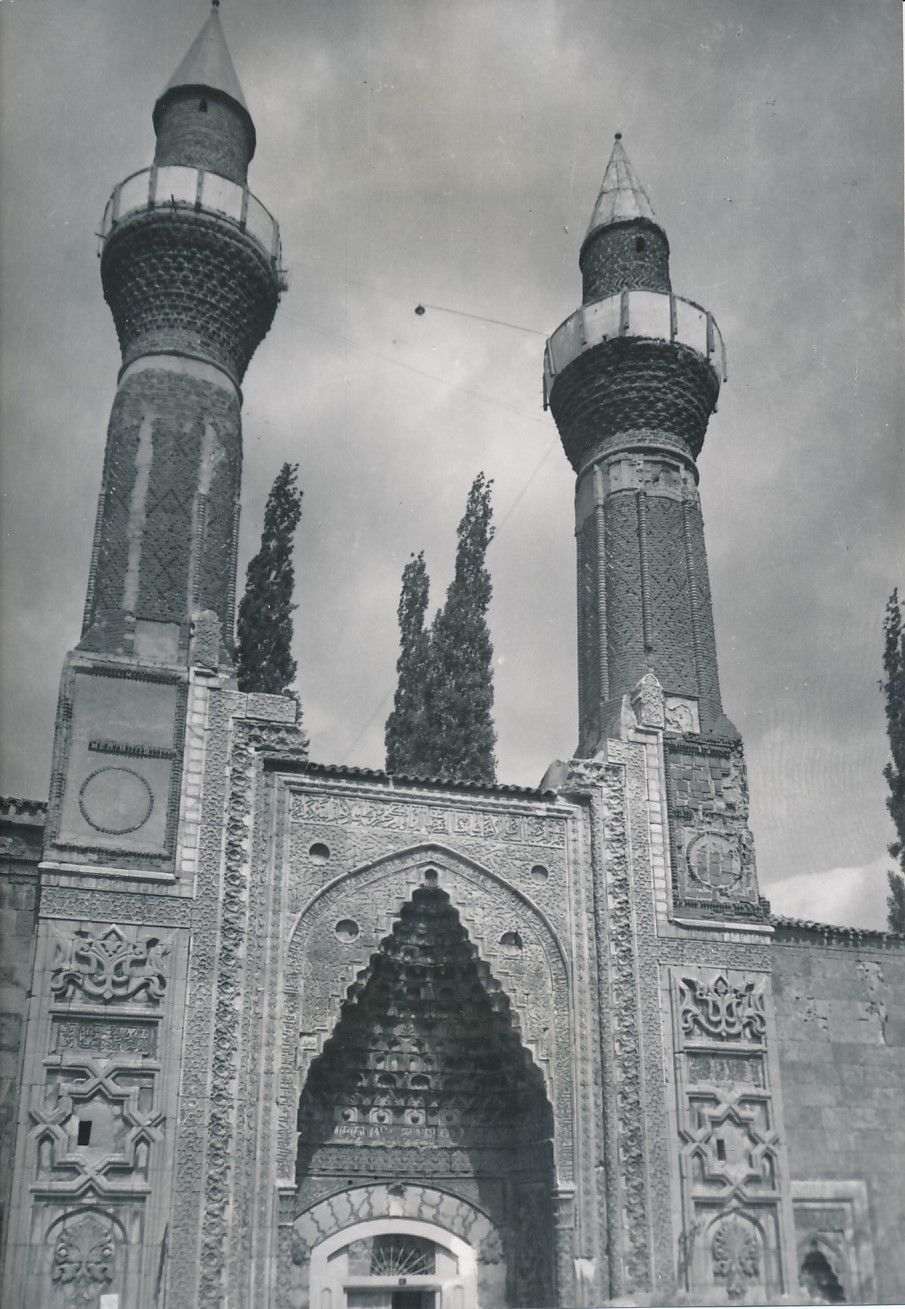 sivas çifte minare ile ilgili görsel sonucu