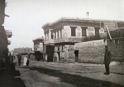 Erzurum: Misyoner Evi (Kaynak: H. Hepworth, Through Armenia on Horseback, Londra, 1898).