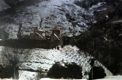 St James of Koghtn on Varak mountain (Source: P. Müller-Simonis, Du Caucase au Golfe Persique, à travers l’Arménie, le Kurdistan et la Mésopotamie, Washington D.C., 1892)
