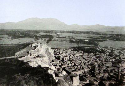 Van: a general view of the town (Source: Victor Pietschmann, Durch kurdische Berge und armenische Städte, Wien, 1940)